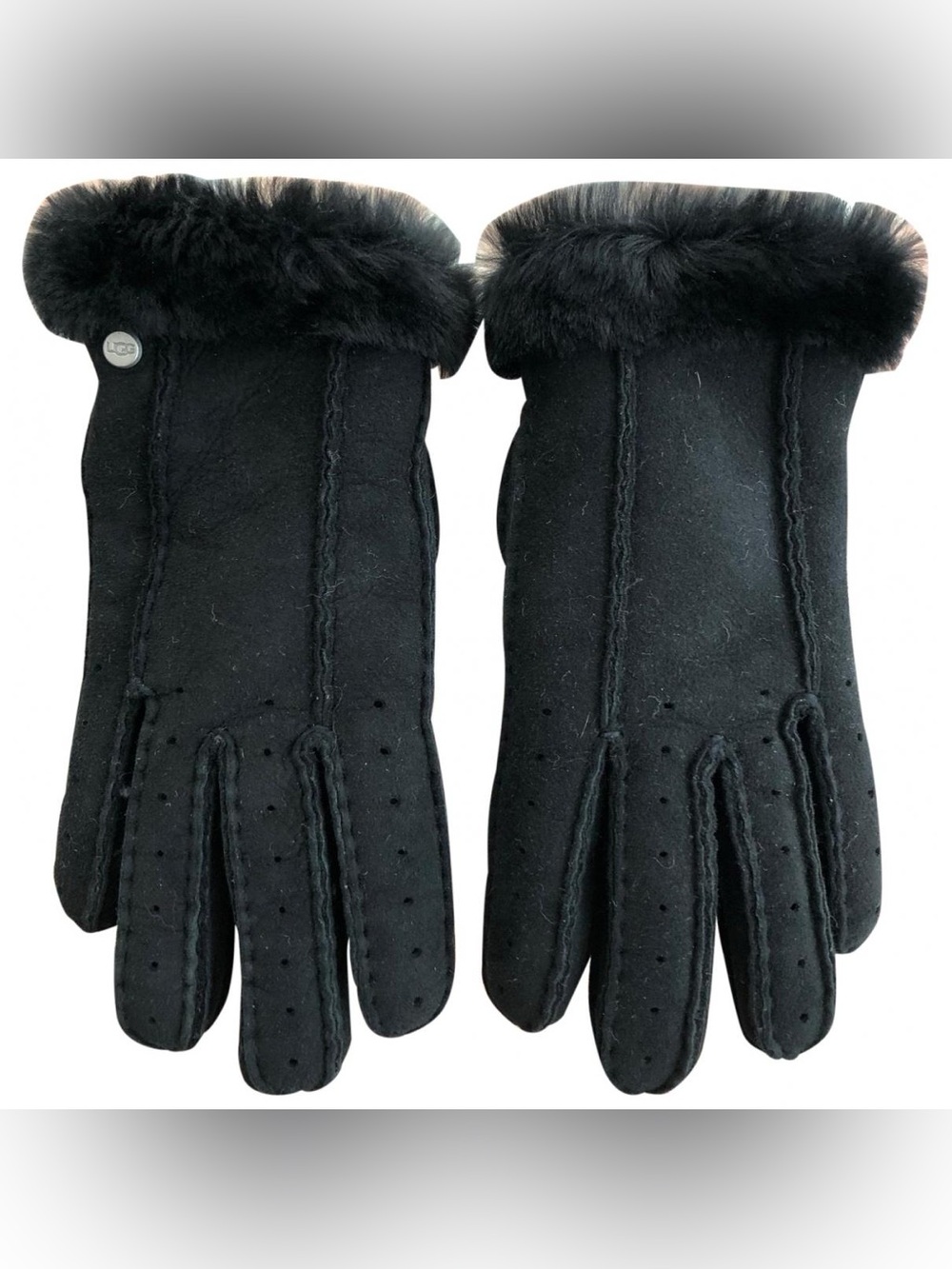 Ugg
Shearling gloves